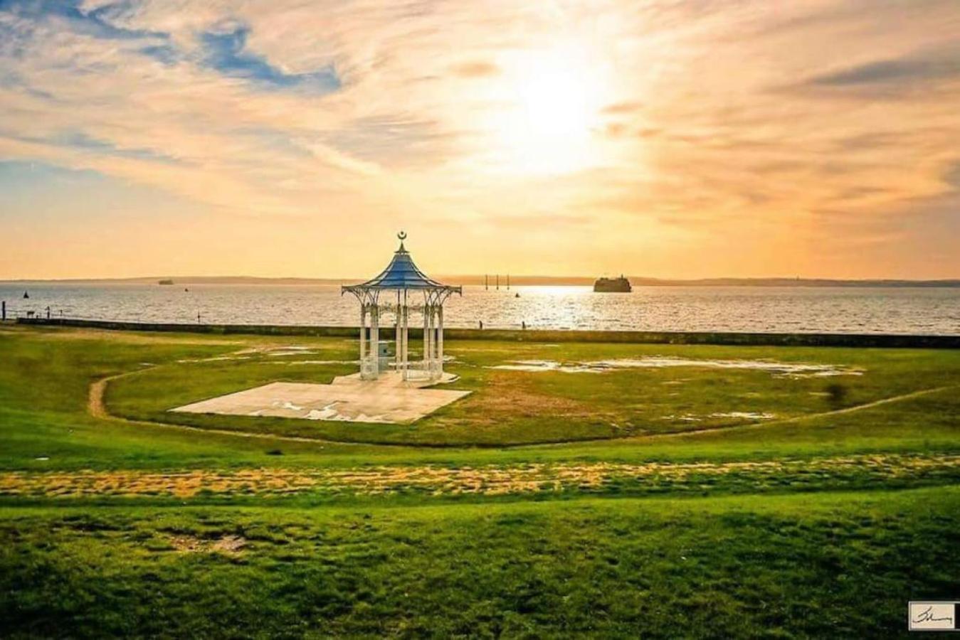 Air Maison - Stunning Beach Front Apartment Portsmouth Luaran gambar
